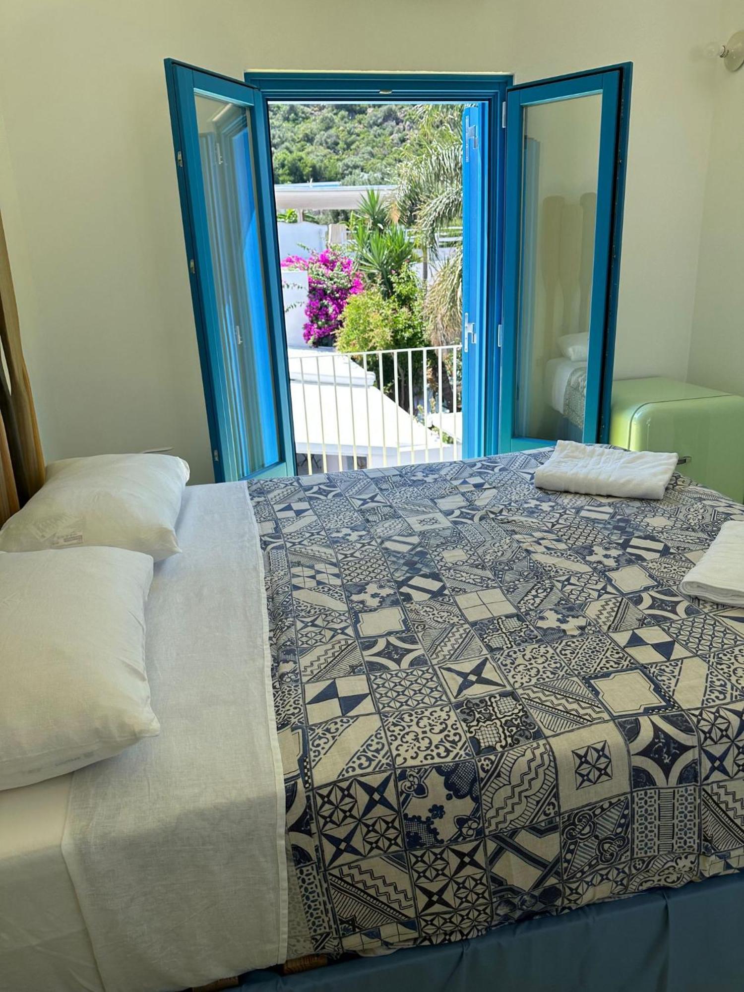 Art B&B Panarea Luaran gambar