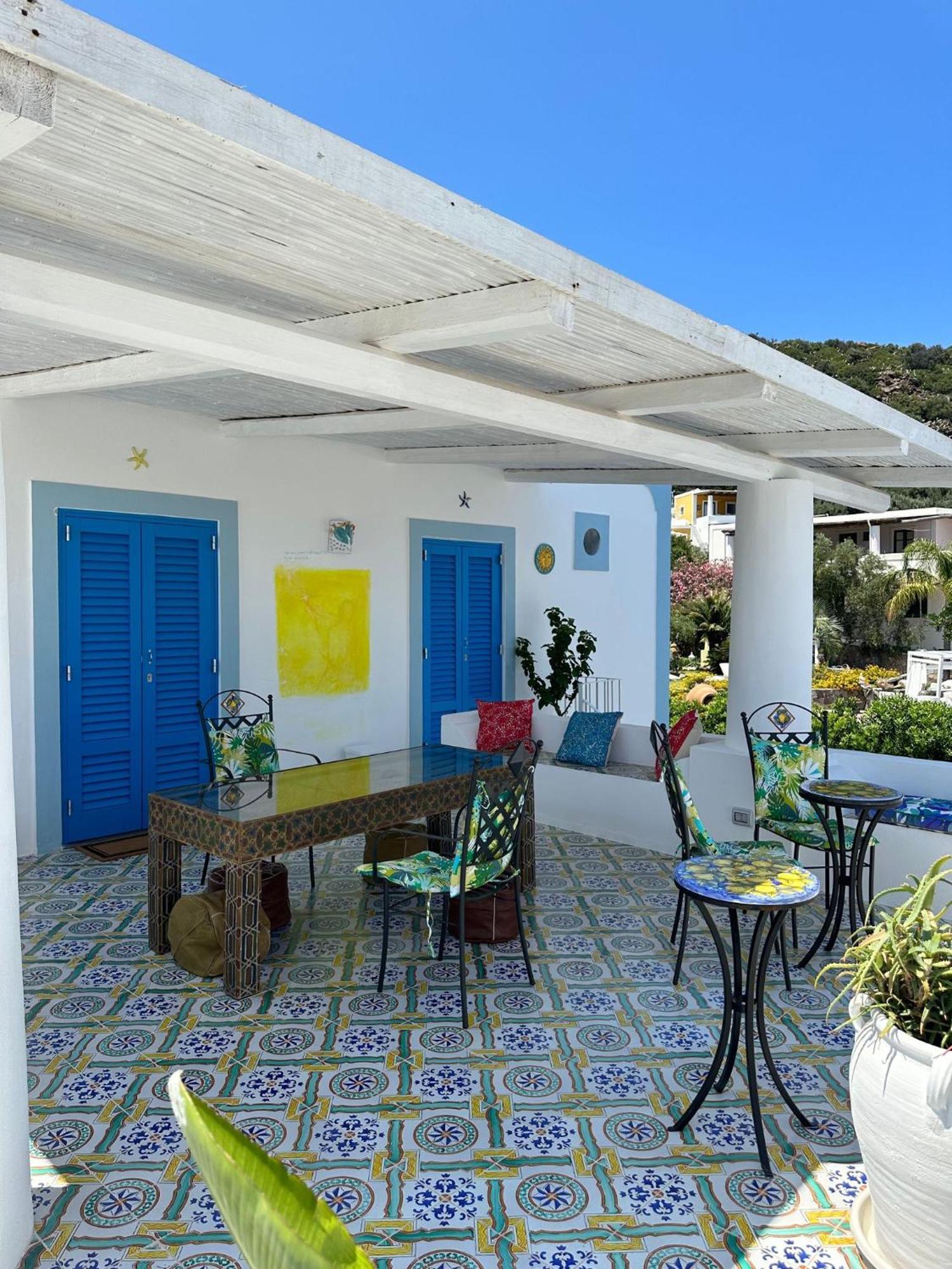 Art B&B Panarea Luaran gambar