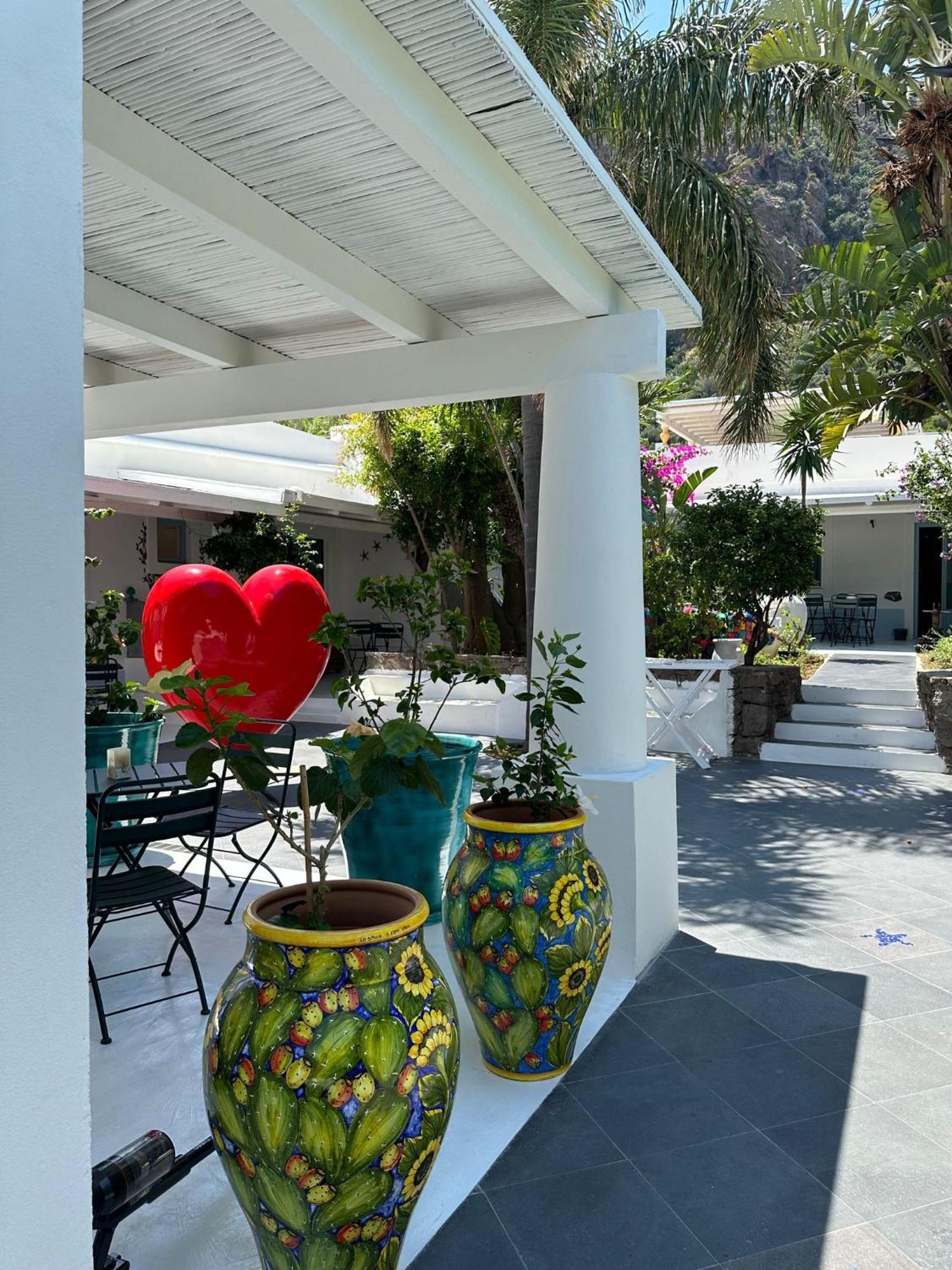 Art B&B Panarea Luaran gambar